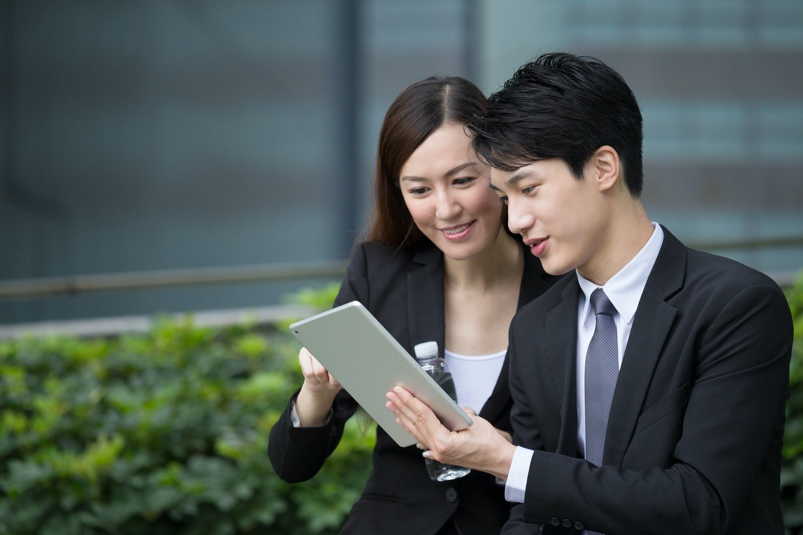 business-man-and-woman-discuss-about-the-financial-plan-on-digital-tablet.jpg
